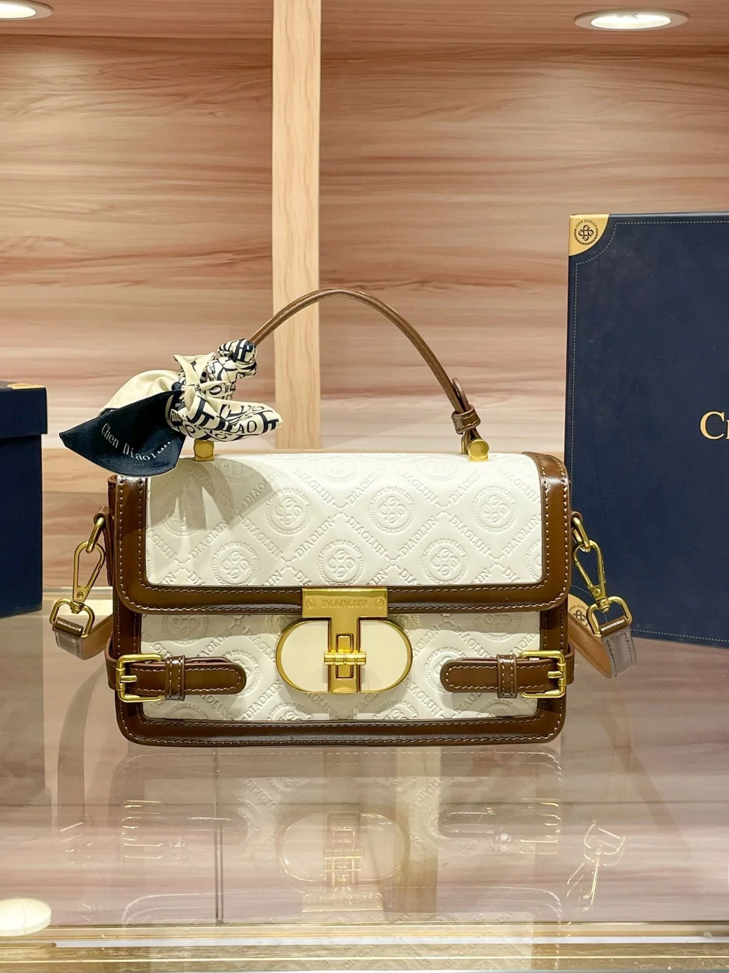 universal-women's-handbag-birthday-gift-crossbody-bag-practical-girlfriend-best-friend-wife-ladies-small-ensemble-bag
