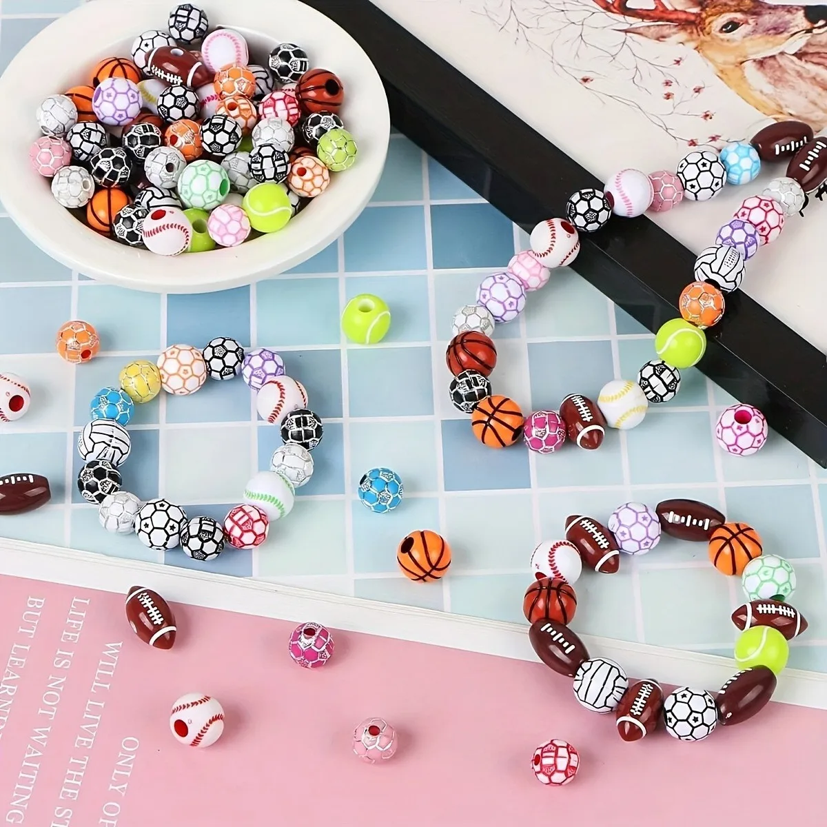 80 Stück zufällige Acryl-Perlen im Sportstil: Basketball, Fußball, Baseball, Rugby, gemischte DIY-Halsketten-Accessoires – Detail 6