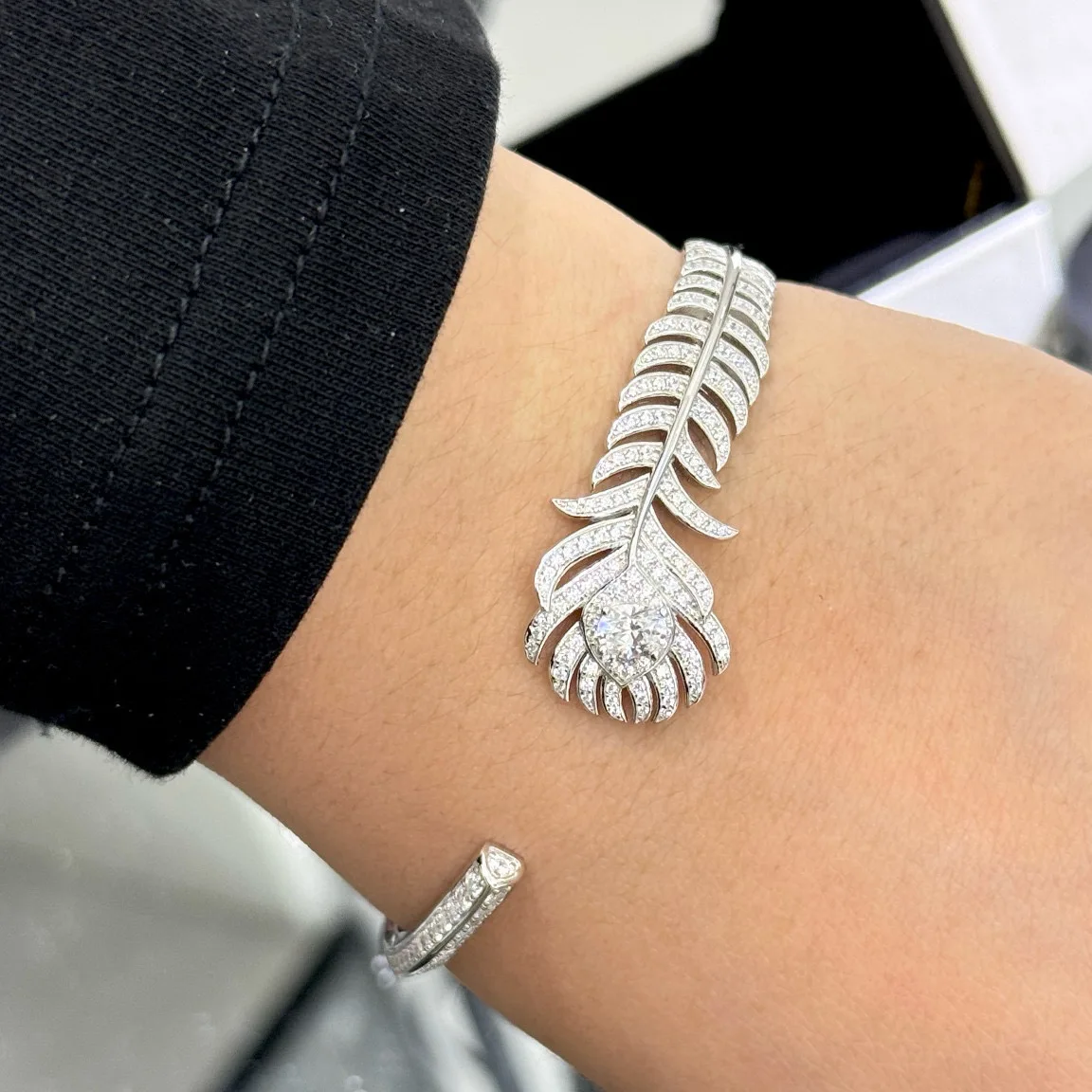 Luxury Brand Pure 925 Sterling Silver Jewelry For Women Feather Diamond Cuff Design Wedding Jewelry Engagement Bracelet