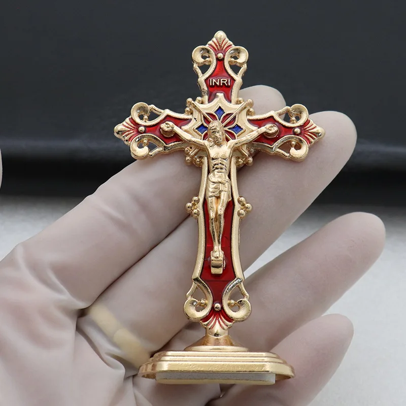 Goldenes/silbriges Kruzifix Jesus Figur Metall Christus auf dem Stand Tischkreuz mit Ständer für christliche Gebete Zuhause Kapelle Kirche