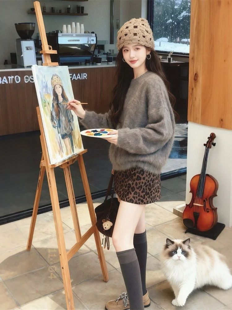 Luźna odzież dzianinowa damska na jesień i zimę, ciepła, brązowa, codzienna, wygodna, oddychająca, z miękkiego materiału, idealna do dojazdów do pracy.