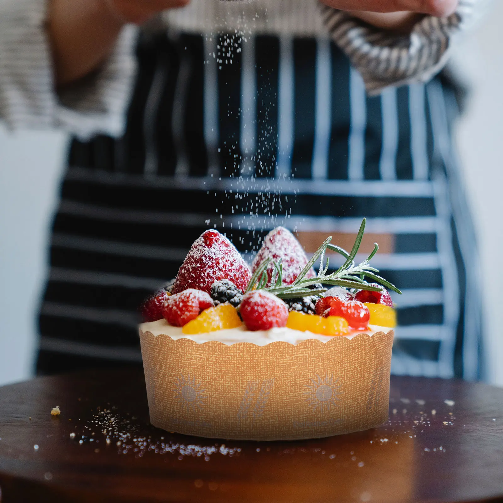 

100Pcs Paper Baking Cups Cupcake Wrappers Heat Resistant Cake Cups for Holiday Party Wedding Dessert Decorations