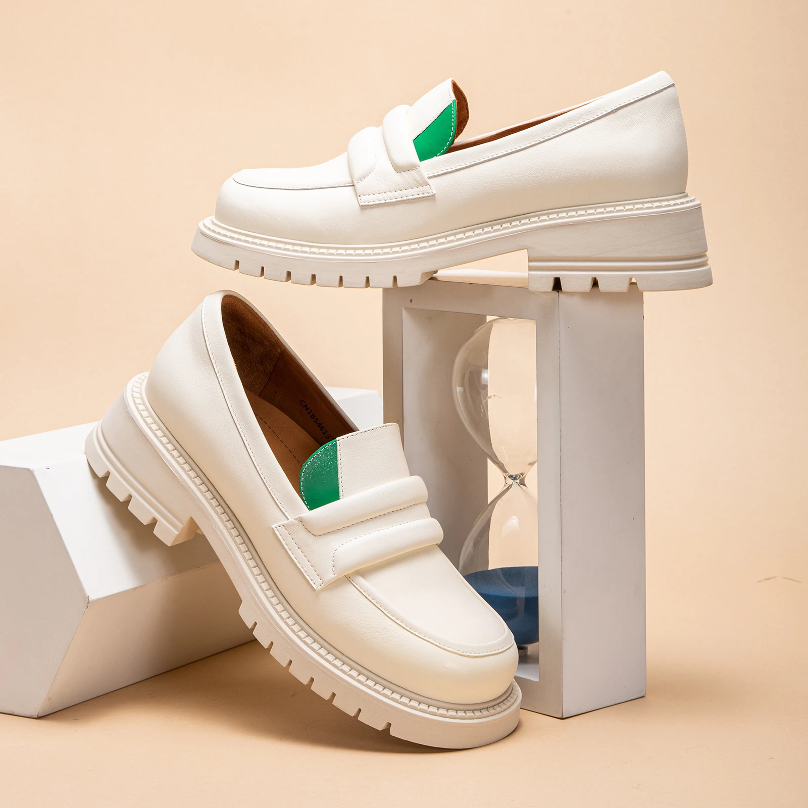 

Exquisite fashion, elegant choice, women's high-end casual shoes, add infinite glamour and comfort to your footsteps