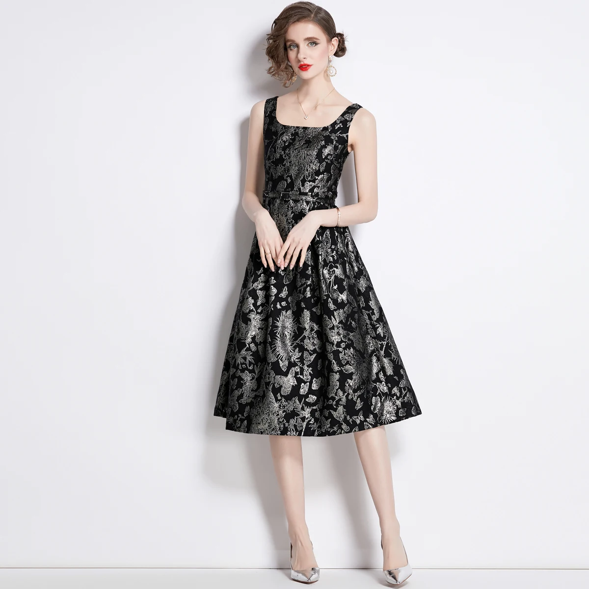 French Palace Style Vintage Flower Embroidery Large Swing Skirt Socialite Temperament Waist Up Spaghetti Strap Dress For Women