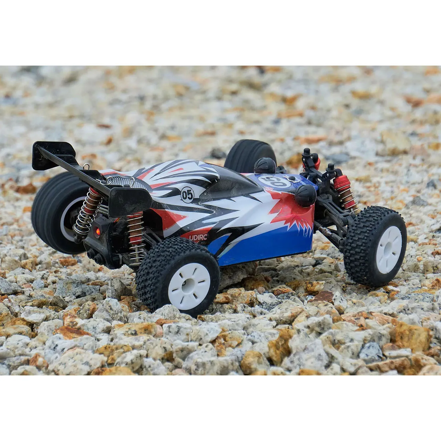 Regalo UdiRC 1805 1/18 RTR 4WD Ad Alta Velocità RC Auto Veicolo 390 Motore Spazzolato 40A ESC di Controllo Remoto Off Road Modello Giocattoli Per I Ragazzi
