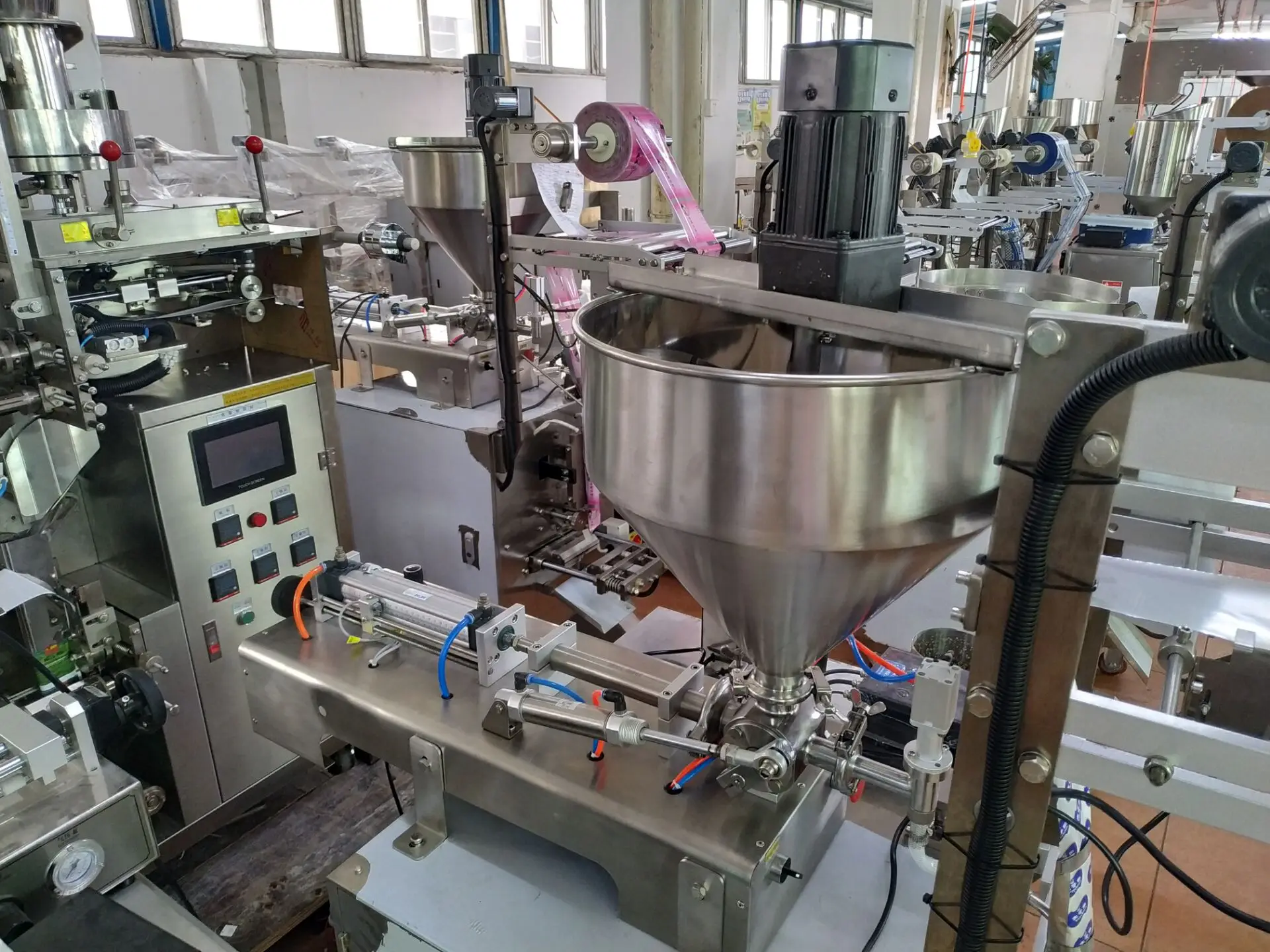 Máquina automática de embalagem e enchimento de palitos de gelatina de suco de frutas