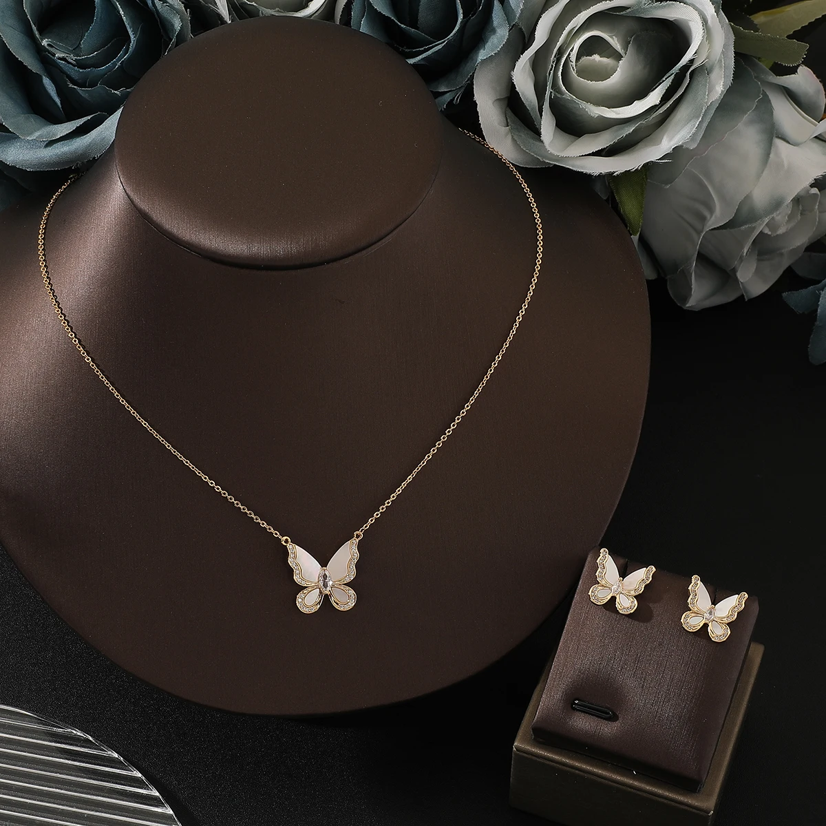 

Women Fashion Tredny Sweet Copper Zircon Shell Butterfly Design Necklace Earrings Party Wedding Jewelry Set Accessory