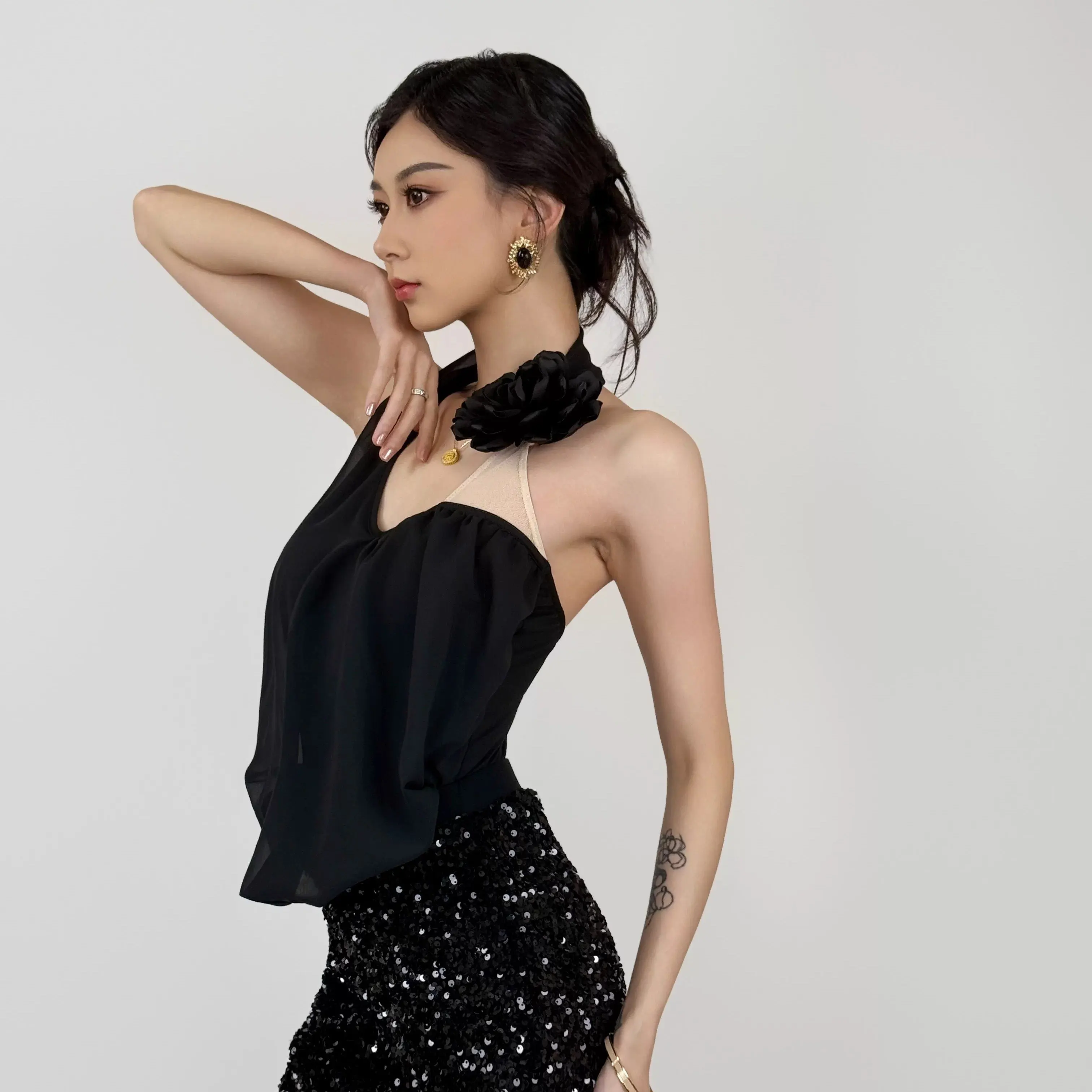 

2025 Latin Dance Top Waltz Dance Hanging Neck Backless Top National Standard Dance Practice Latin Dance Clothes Women DN21105