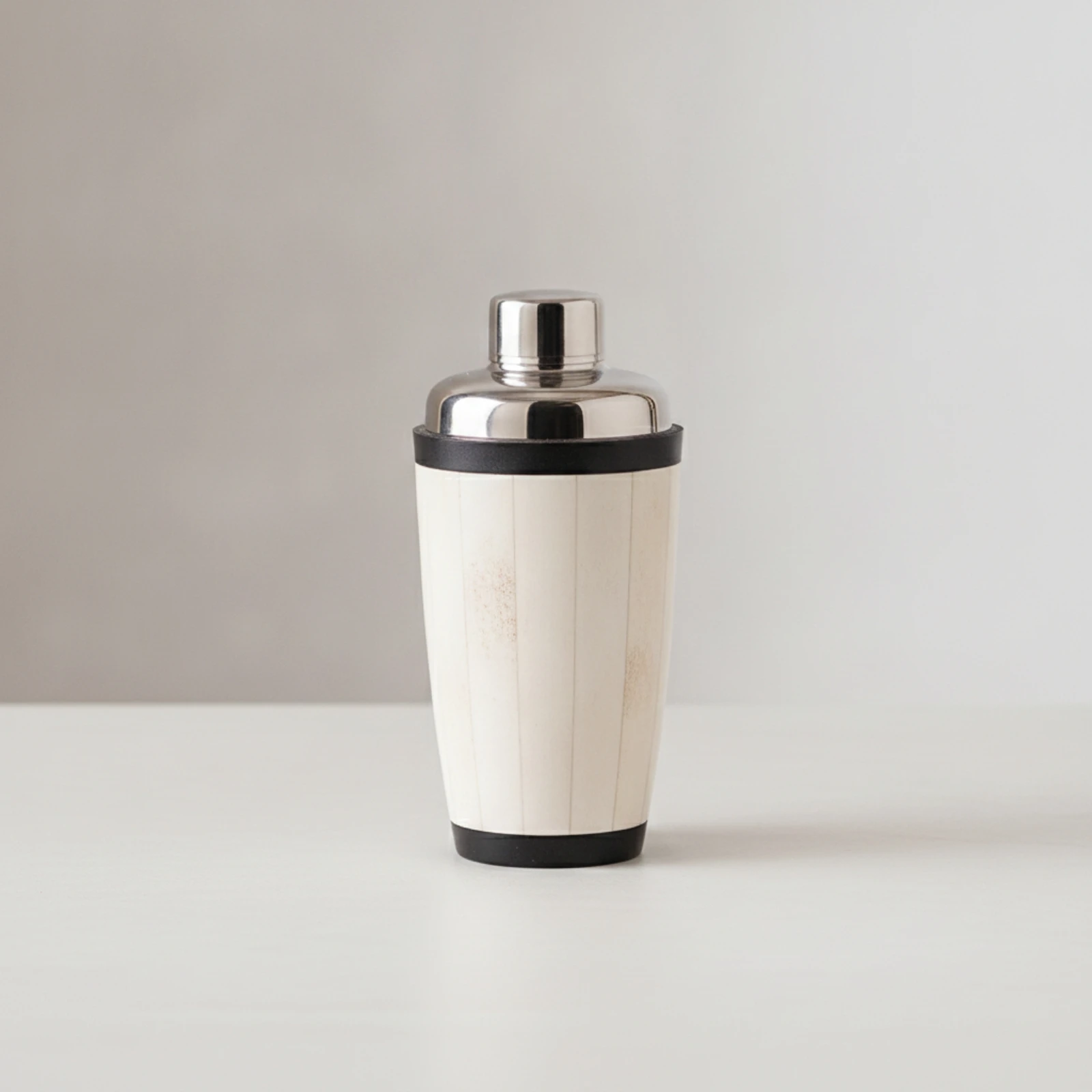 Mixer Shaker with Bone Sleeve Stainless Steel Mixer Shaker Barware Grooved Vintage-Inspired for Bartenders, Home Bar