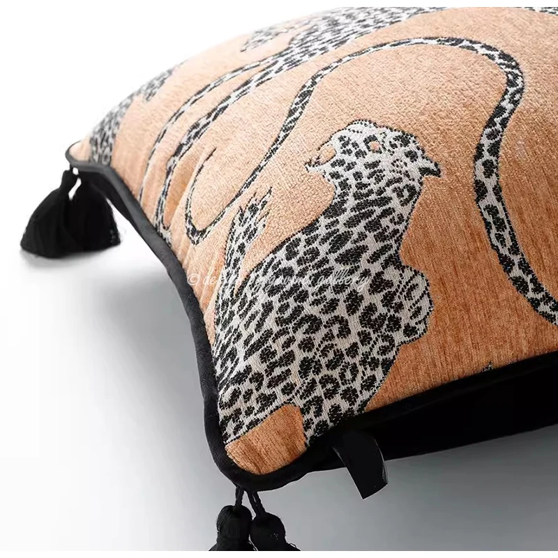 GUVINCI Wild Luxury Leopard Jacquard Lumbar Pillowcase 30x60cm Retro Green Designer Oblong Cushion Cover Elevate Your Home Decor
