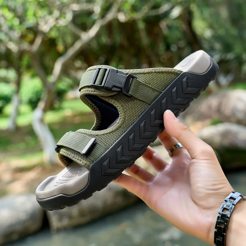 

New Men's sandals Casual slippers Men summer outdoor anti-skid soft soled river tracing hiking sports flat bottomed beach shoes