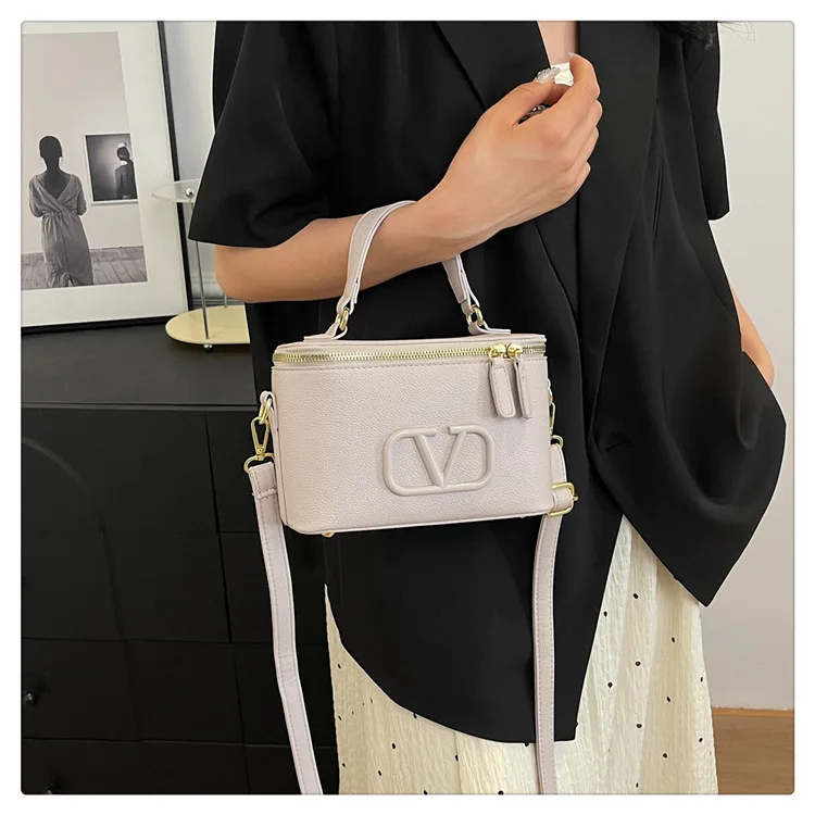 

2025 New Luxe Chain Strap Camera Bag - Minimalist Crossbody/Shoulder Purse, Versatile & Trendy, Perfect for Travel/Daily