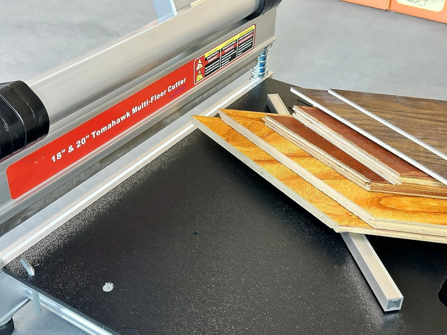 مصفح 20 بوصة وقاطع أرضية من الفينيل ذو النواة الصلبة، يقطع ما يصل إلى عرض 20 بوصة وسميكة 11/16 بوصة (17 مم؛ كيف حول العرض التجريبي · شعبية جديدة #5