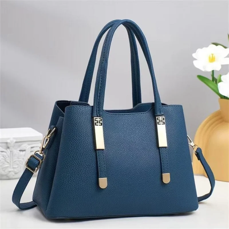 

High End Casual Vintage Messenger Bag For Women Made From Genuine Leather With An Elegant Touch