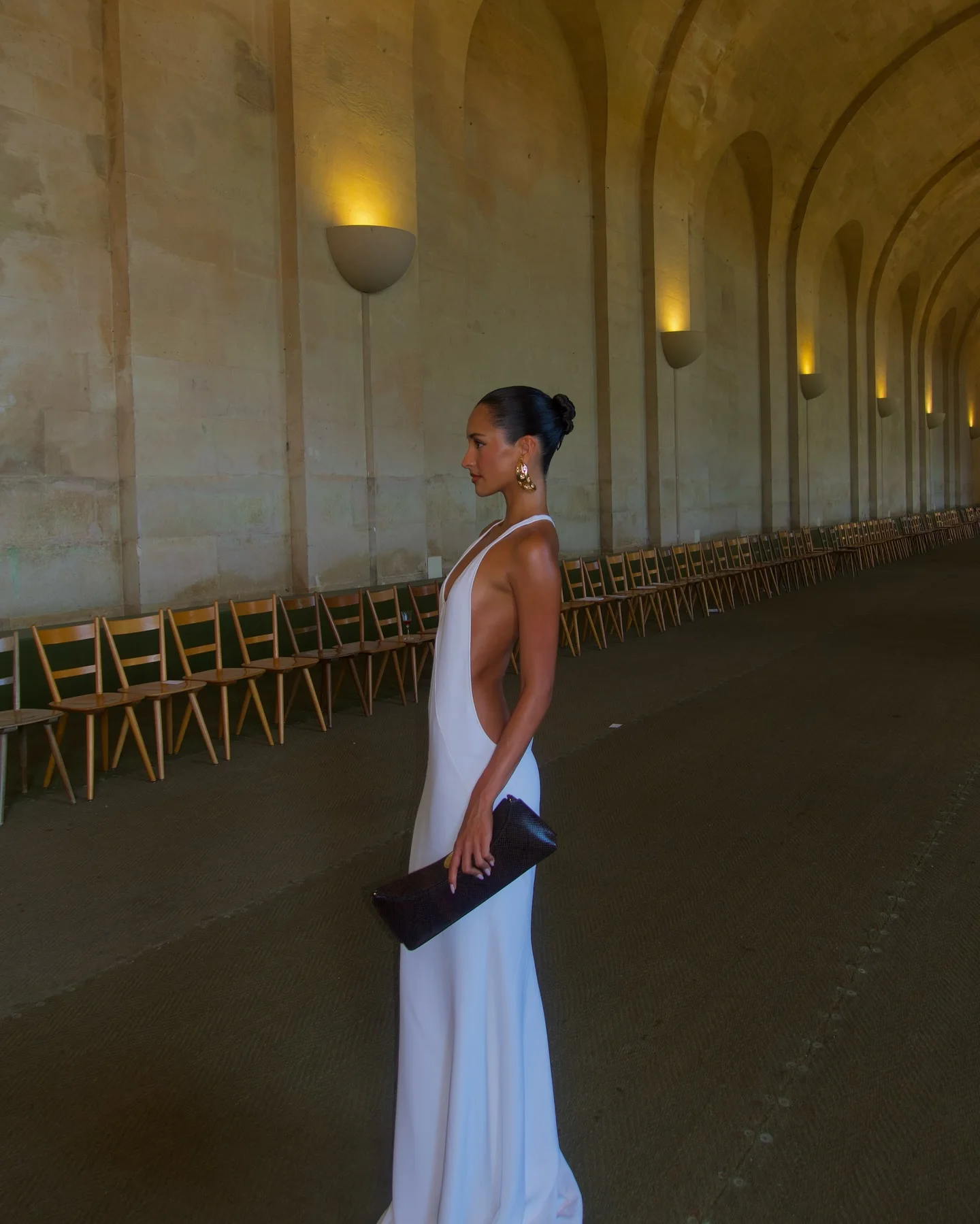 Vestido de noche elegante de seda blanca para mujer, vestido largo con escote en V profundo, tirantes finos, silueta ajustada, vestido Formal para fiesta de graduación y boda