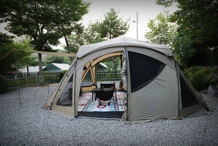 OEM 2-4 Person Cozy outdoor camping tents for Sunrise Sunset enjoying 1 living room and 2 bedroom large capacity  gathering