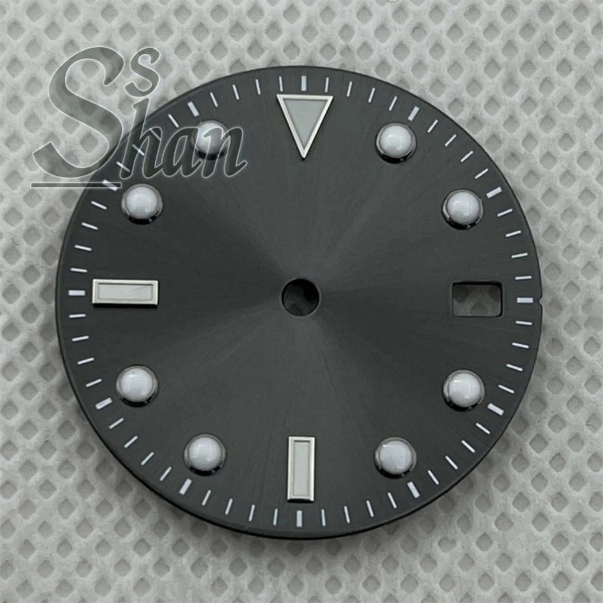 El dial de 29 mm se puede personalizar con un nombre con un logotipo personalizado La impresión láser es todo aplicable al movimiento NH35 ETA2824