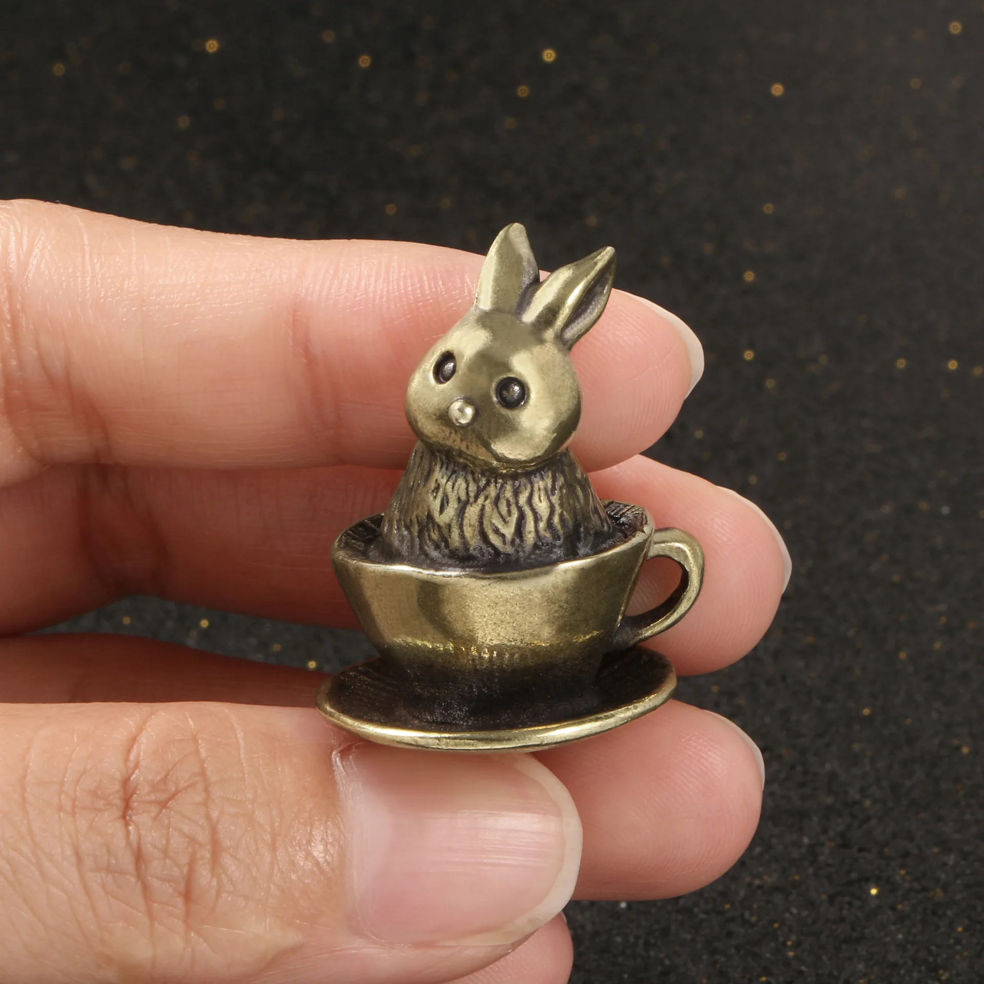 

Coffee Cup Rabbit Brass Ornament Figurine Antique Desk Decoration American Creative Key Pendant Decorative Figurines