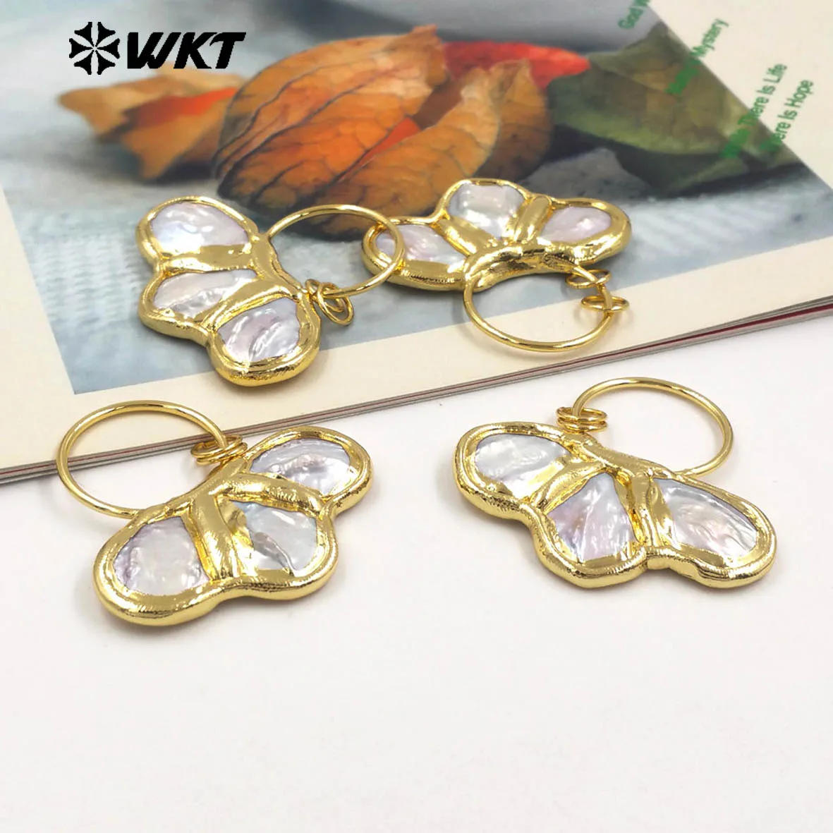 

WT-JP386 Fashion Women Gorgeous Triple Natural Freshwater Pearl Assemble With Big Ring Statement Pendants Jewelry