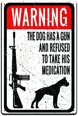 Letreros de metal para decoración de propietarios de armas - Letrero de metal de 12 x 8 pulgadas Señal de advertencia: El perro tiene un arma y se niega a tomar su medicación