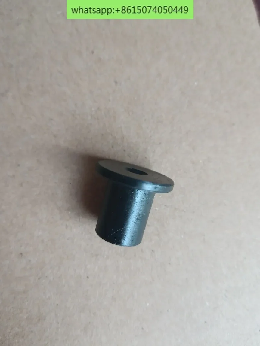 And eagle cutting bed yuan one punching needle punching device