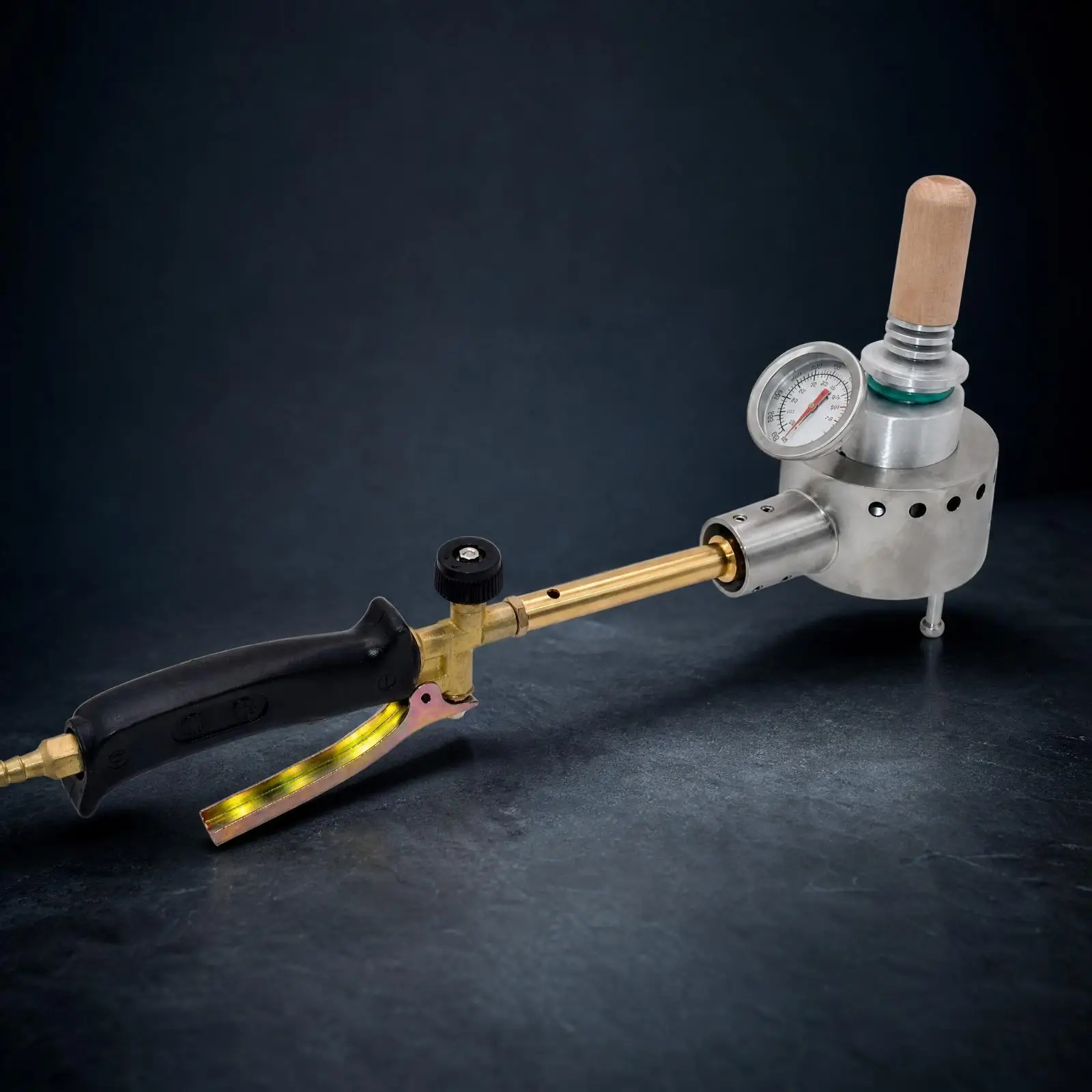 Hive Cleaning Vaporizer Tool with Pressure Gauge and Metal Cylinder for Oxalic Mist Application in Langstroth