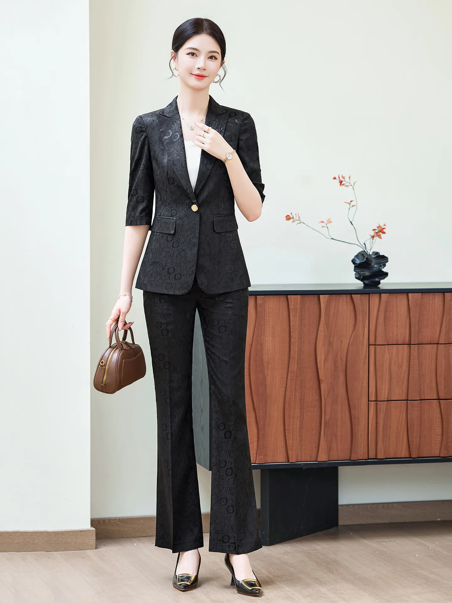 Nouvel Ensemble Professionnel Élégant pour Femme : Blazer et Pantalon Slim Abricot à Manches Mi-Longues – Collection Été 2026 – Tenue de Bureau Formelle pour Dames