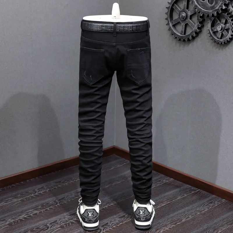 Europeu e americano high street moda novos jeans pretos masculinos estiramento fino ajuste retro lavado remendo de couro jeans hip-hop marca