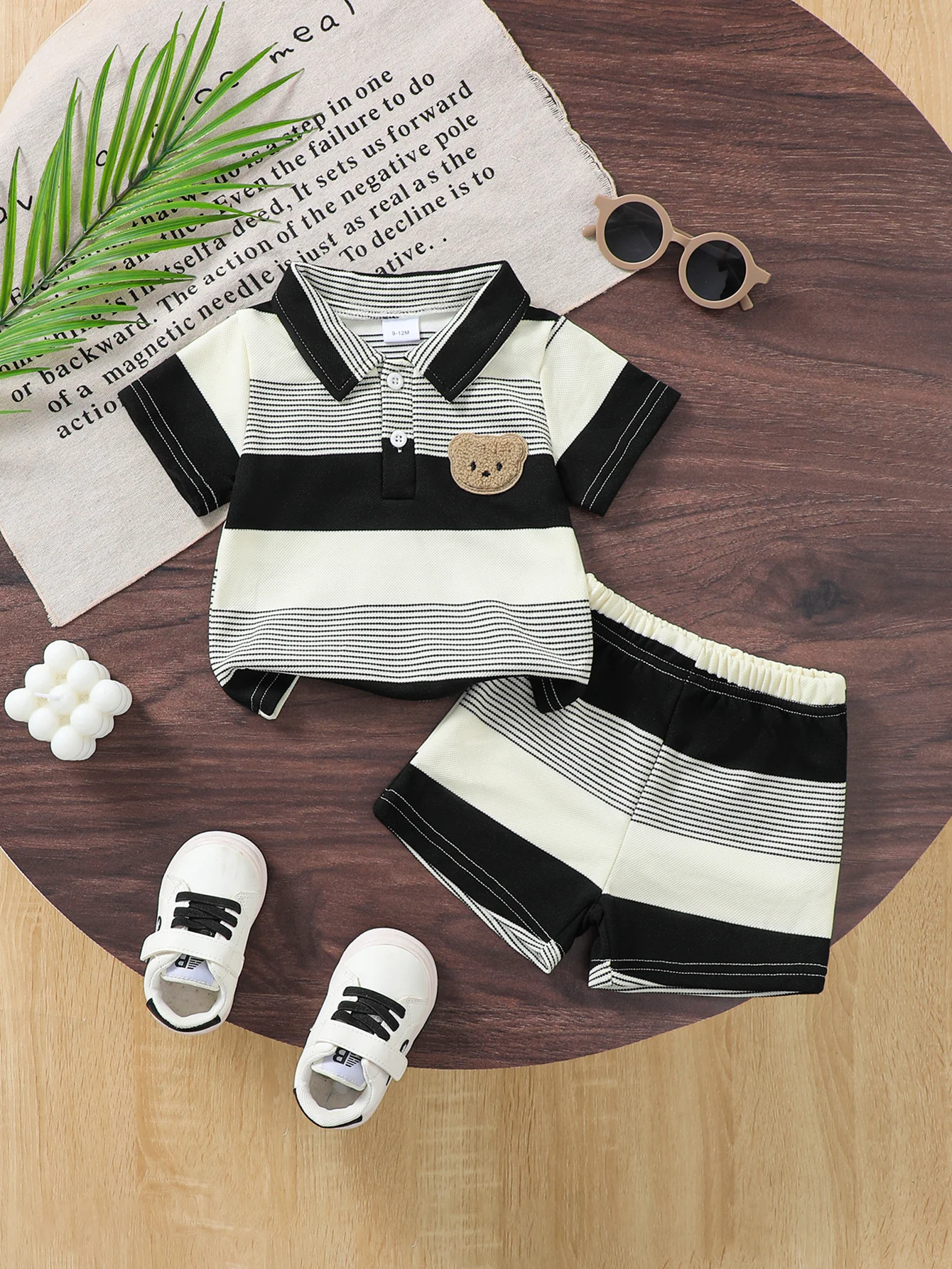 2-Piece Set Boys Stripe Short Sleeve Shorts Outfit Bear Pattern Fashionable Kids Ensemble Suitable for Summer Casual Wear