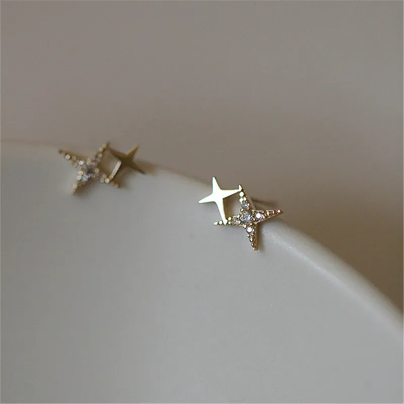 Neue Modische Silberfarbene Ohrstecker für Damen, Geschenk für Bankette, Asymmetrische Kreuz-Stern-Ohrringe, Vintage-Schmuck-Accessoires – Detail 1