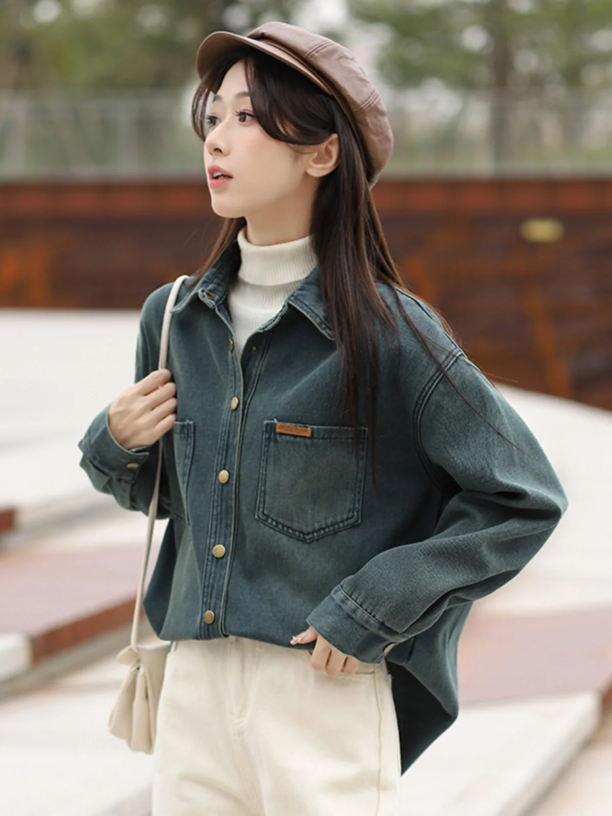 

Ретро джинсовая куртка-рубашка женская, весенне-осенняя, свободного кроя, в стиле Хонконг, приталенная, многослойная, модная, из хлопка и полиэстера.