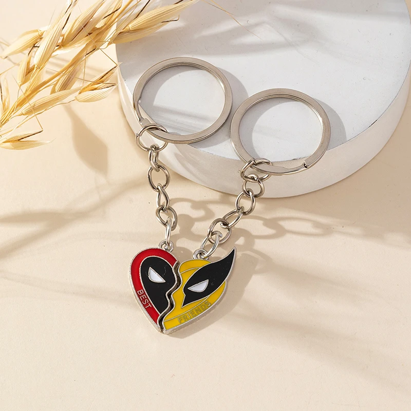 LLavero de la película Deadpool y Lobezno, colgante de máscara de payaso rojo y amarillo, combinación de corazón de amor para bolso, joyería de amigos