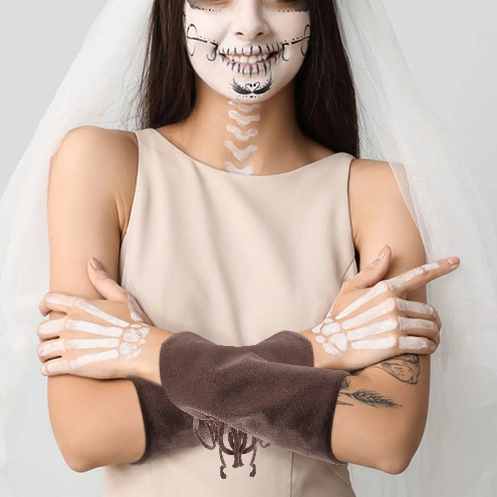 

1 Pair Medieval Embossed Arm Bracers Vintage Renaissance Wrist Cuffs For Halloween Party Cosplay Larp Costume Accessories