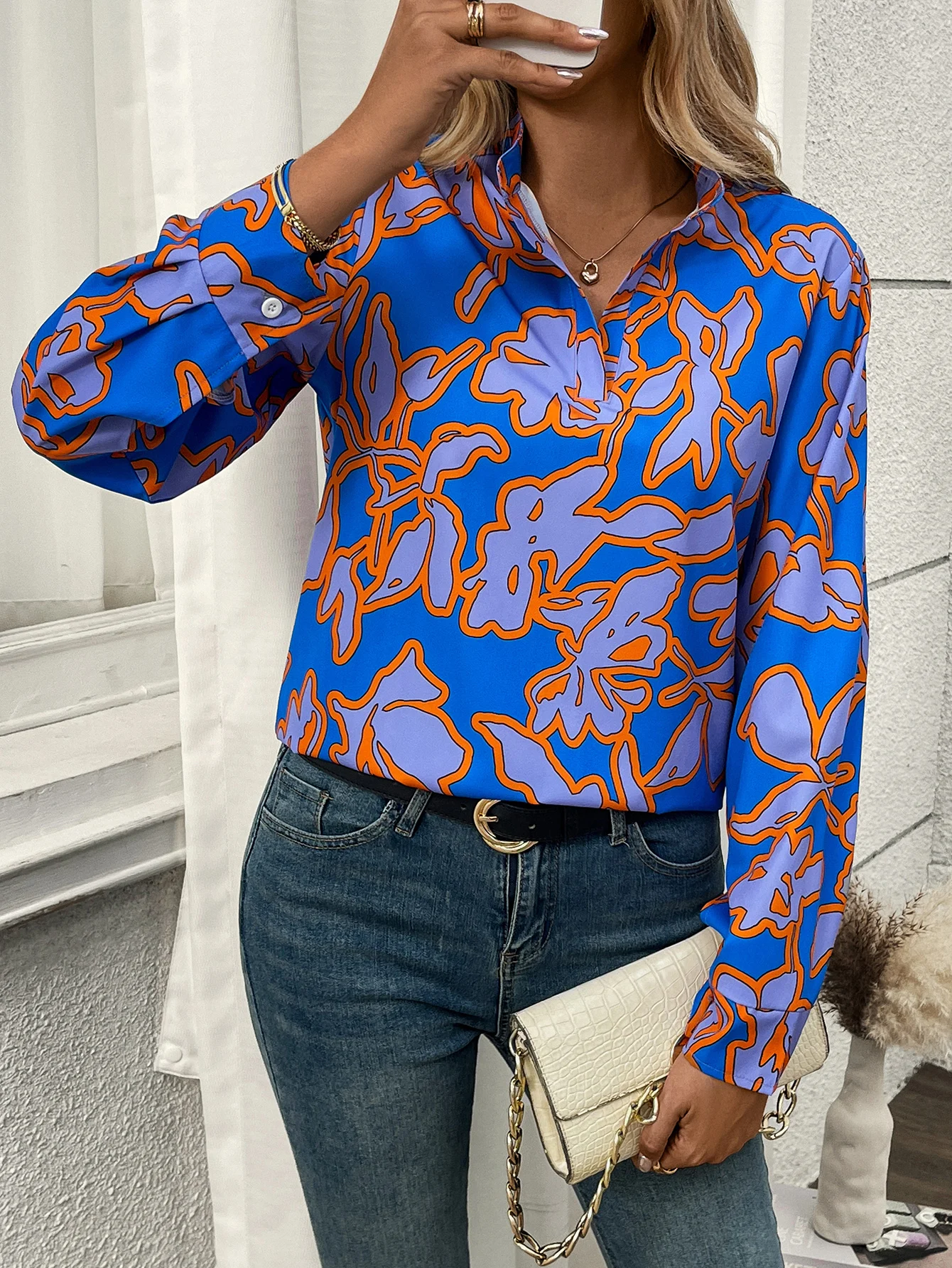 

Elegant women's floral contrast print stand-up collar V-neck long-sleeved shirt, regular top, daily wear