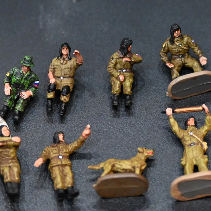 

1:72 Scale PVC Plastic Material Modern Russian Armoured Forces Soldiers 7+Dog 1 Suitable For Tank Scenes Collectible Decorative