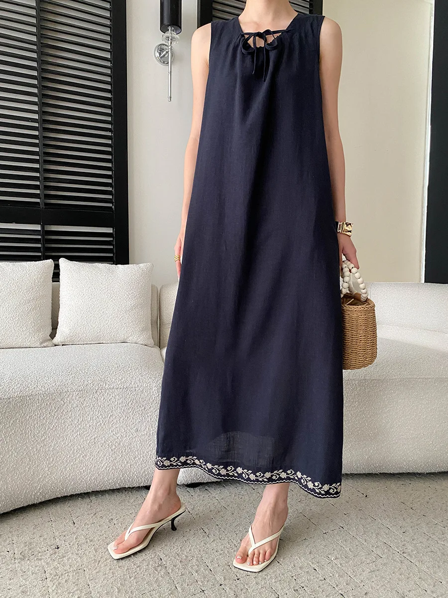 Sommerliches Damenkleid, lässig, einfarbig, mit Schnürung, besticktem Saum, ärmellos, im Westen-Stil. – Detail 23