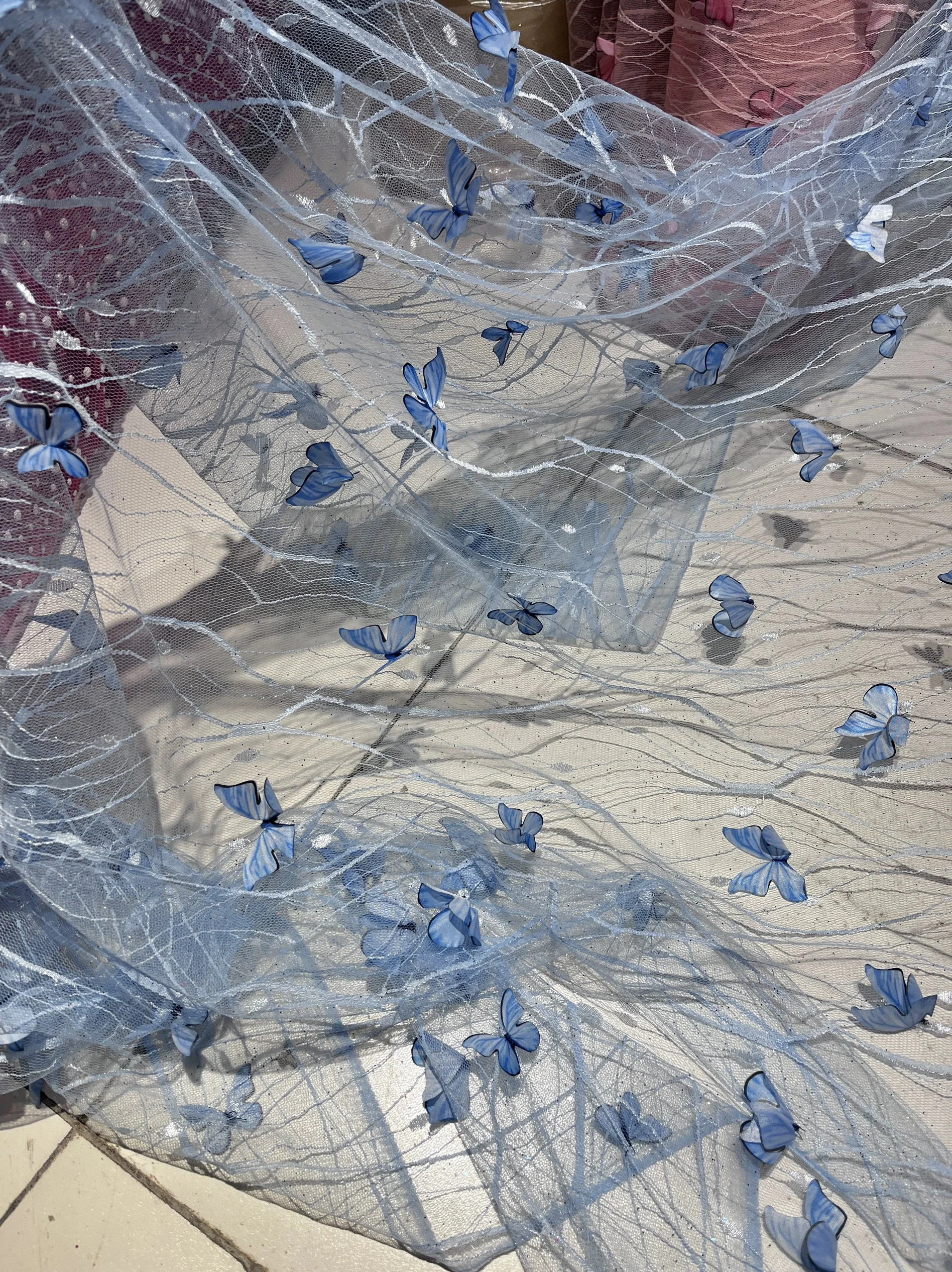 

Трехмерная сетчатая ткань с узором бабочки для свадебных платьев, ткань для украшения фона для официального наряда