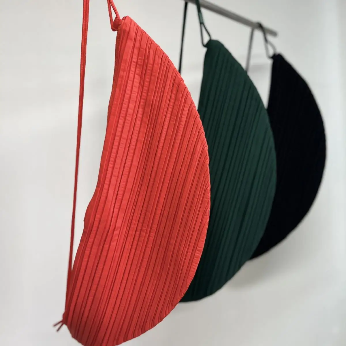

Unisex Sports Style Dumpling Crossbody Bags Fashionable Casual Shoulder Pouches for Men And Women Daily Use
