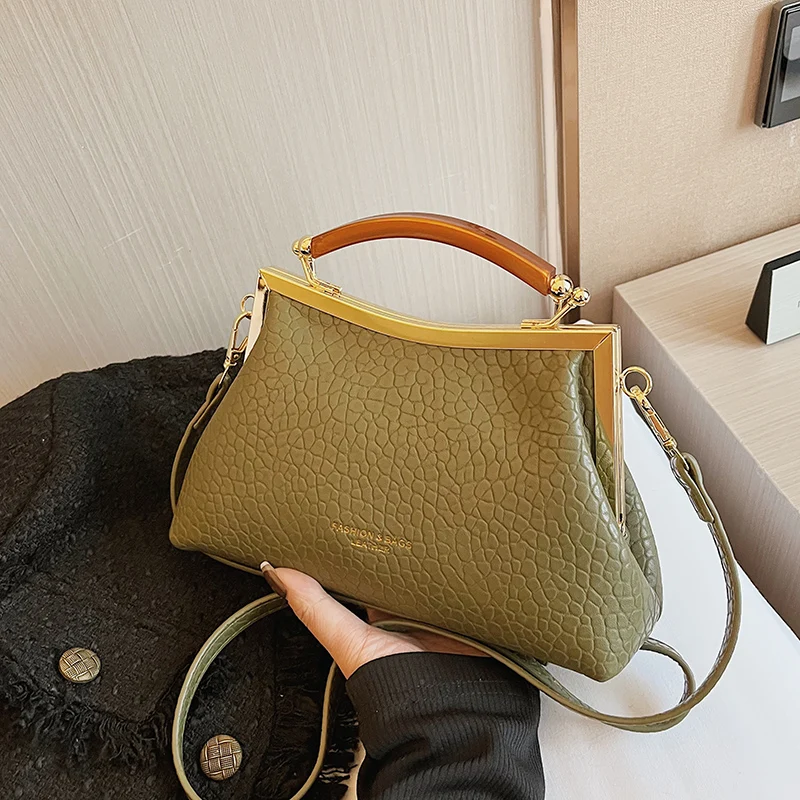 2022 Winter Famouse Brand Handbag with Mental Handle Designer Pleated Shell Bag for Women Clutch Purses Crossbody Bag Long Belt