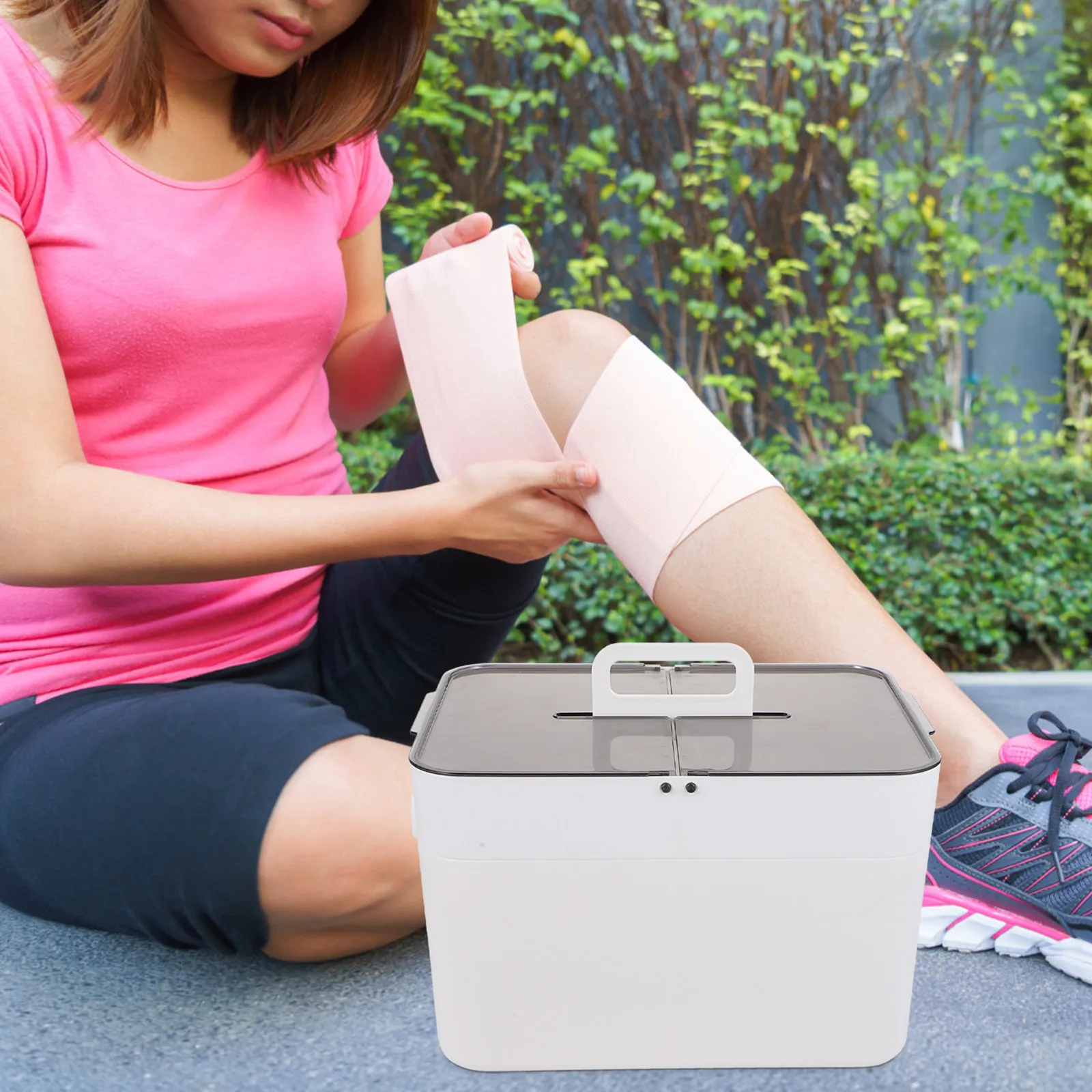 

1Pcs Ergonomic Handle Medicine Cabinet Safe Material Large Capacity Emergency Kit Box Medicine Case Storage Box