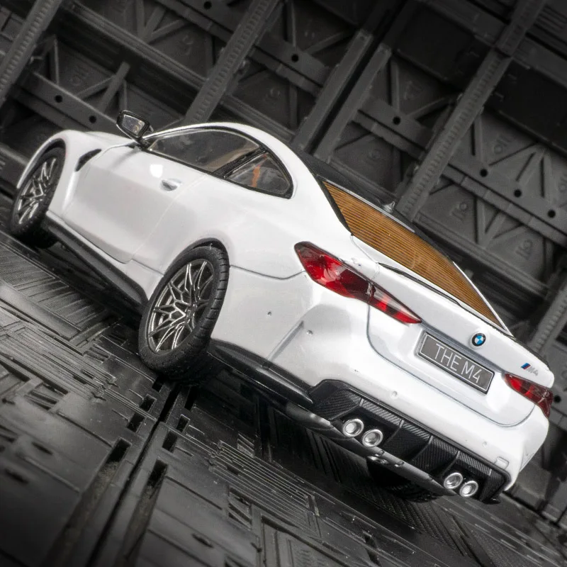 CCA 1:23 BMW M4 G82 alloy car model ornament children's toy car with simulated sound and lighting functions