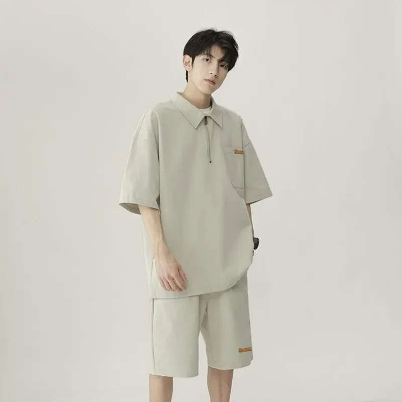 

Корейский стиль, повседневная свободная мужская спортивная одежда большого размера, рубашка поло из ледяного шелка, мужские летние тонкие шорты с короткими рукавами, комплект из двух предметов