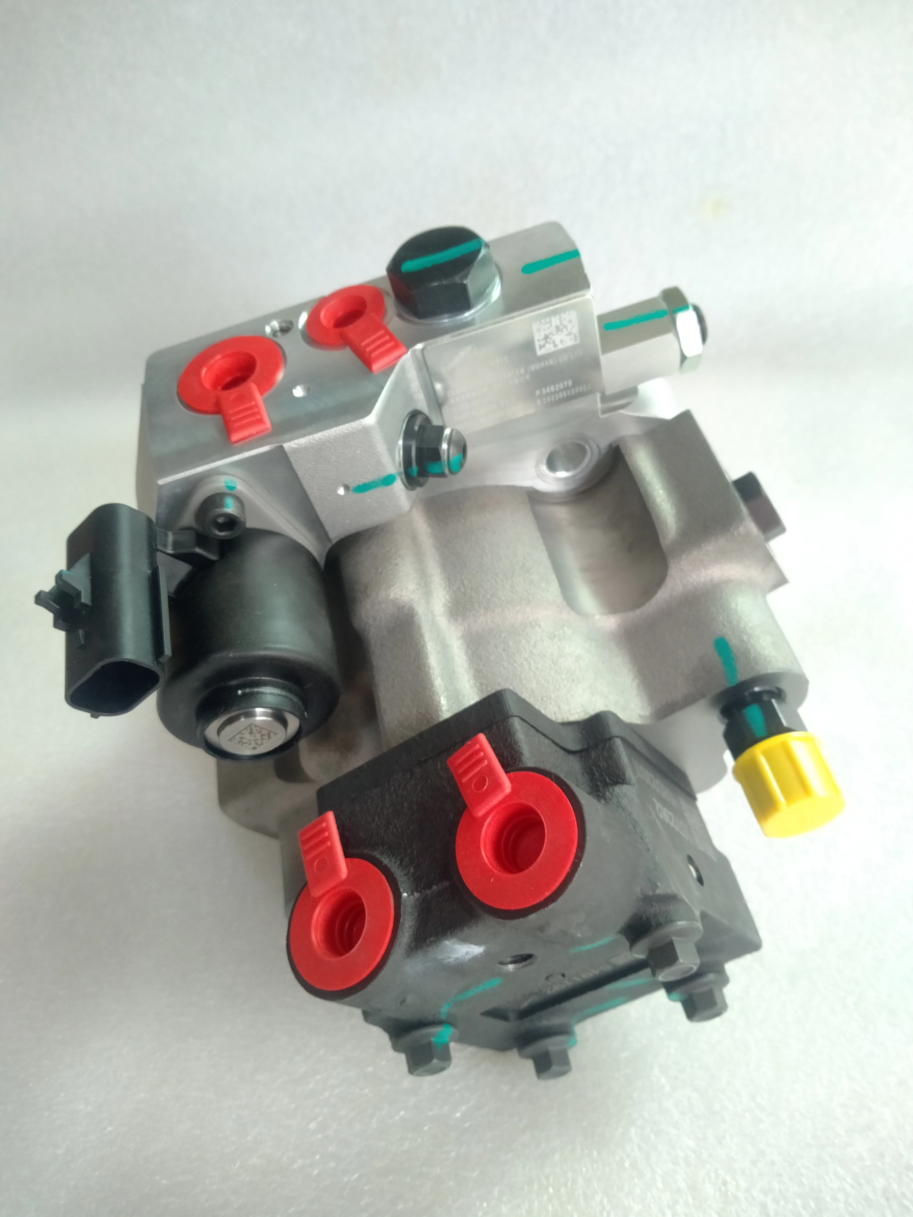 Original Dongfeng Truck KL 560 ISZ Engine Parts High Pressure Fuel Injection Pump Injector Pump 5462079