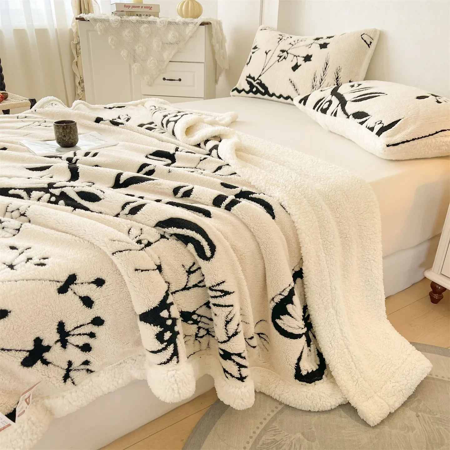 Nordic Style Jacquard Fleece Blanket Winter Warm Imitation Lambswool Throw Blanket for Sofa Bed Multifunctional Soft Plush Plaid