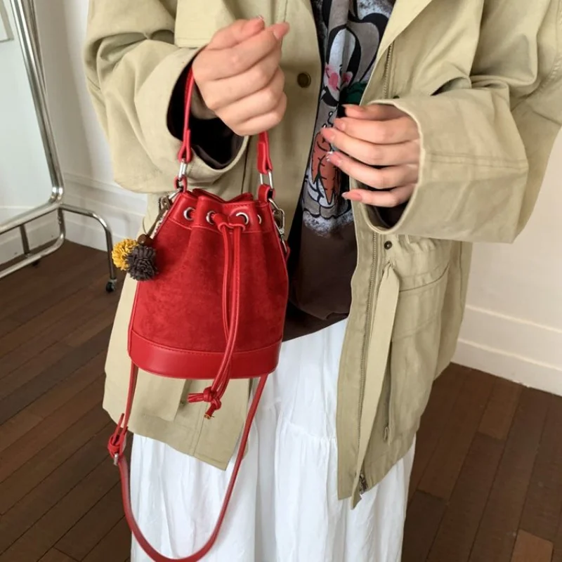 

High-End Women's Messenger Bag Made Of Fine Leather Boasting Paris Style And Casual Vintage Elegant Look​