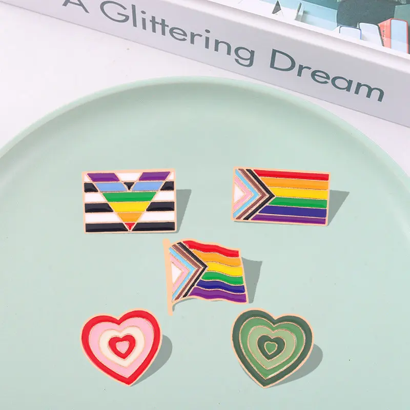 Gradient Enamel Pins Custom Pride Flag Heart Rainbow Victory Brooch Lapel Badge Bag Sexual Minority Jewelry Gift for Friend