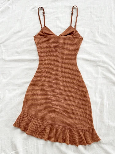 Imagen 2 del producto Un vestido halter puro y sexy que es ajustado y adelgazante, con bordes con volantes y un vestido corto que abraza la cadera para mujer.