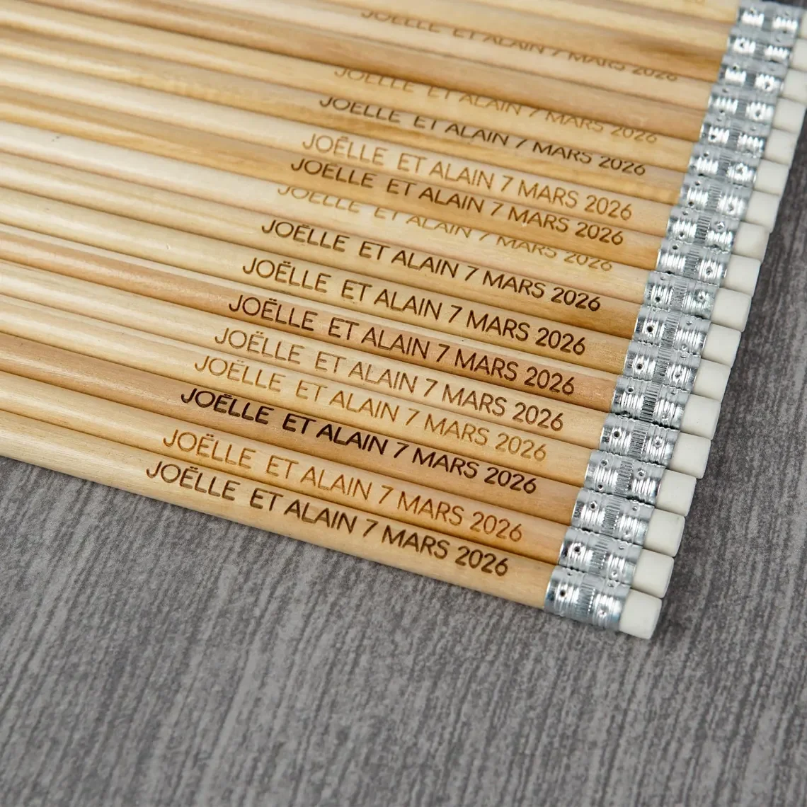 10 Stück Gravierte Holzstifte Personalisiertes Naturholzstift-Set Stifte mit Eigenem Text für Schule Büro Veranstaltungen Großpackung Hochzeitsgeschenke – Detail 1