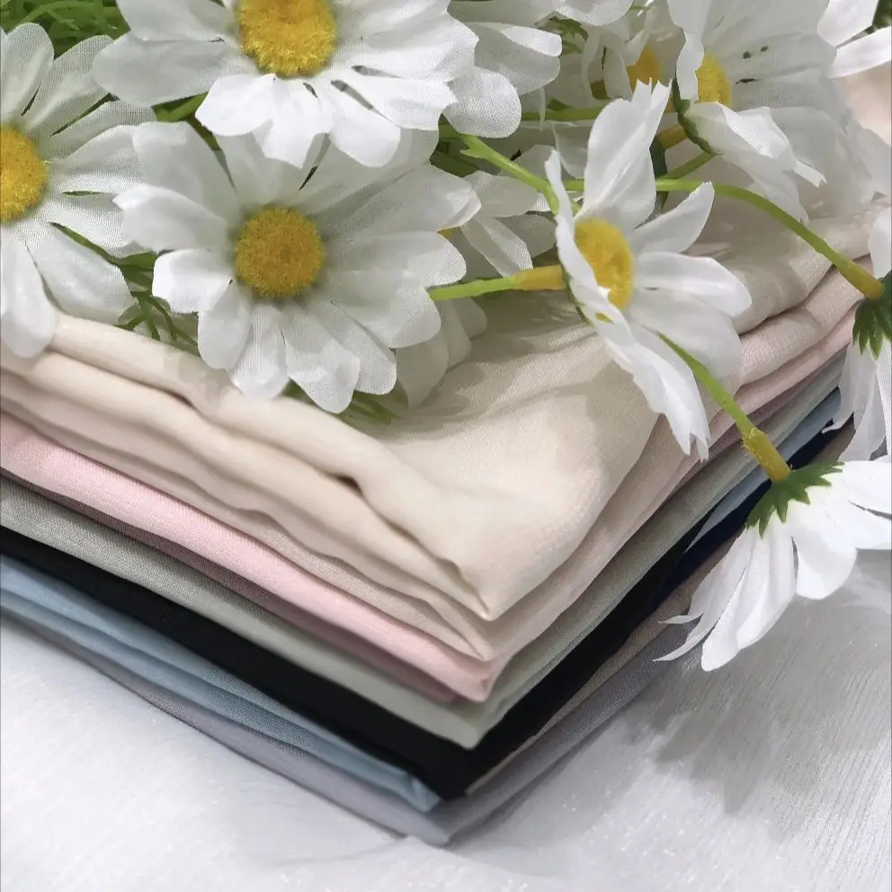 2024 estate nuova sciarpa lunga in Chiffon composito Hijab tinta unita 10 colori sciarpa da donna Hijab musulmana comoda e Versatile