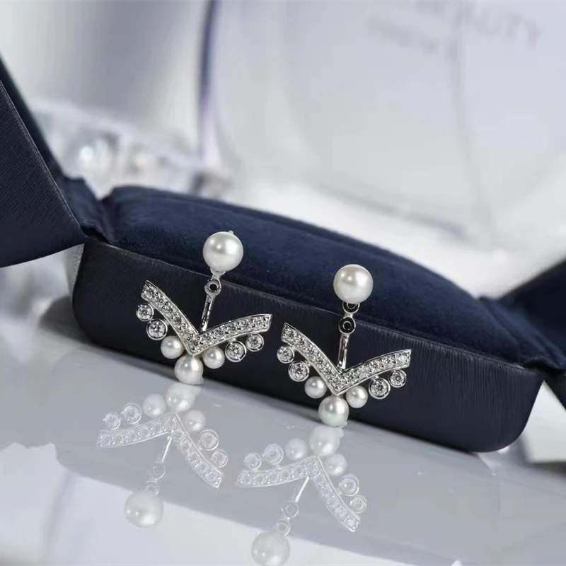 

Original design: Sparkling zircon pearl earrings for women, fashionable jewelry, light luxury gift